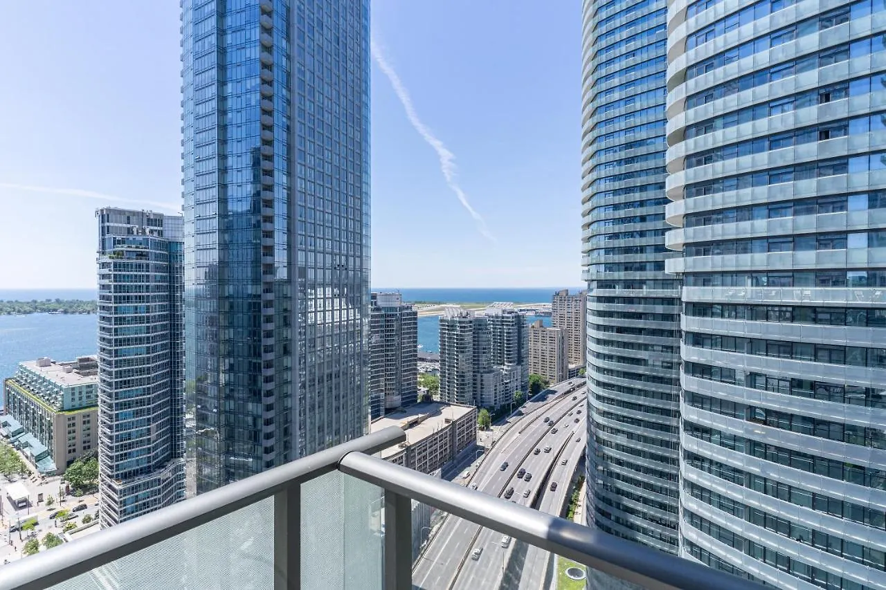 Beautiful Modern Toronto Luxurious Scotiabank Arena Aparthotel 0*,  Canada