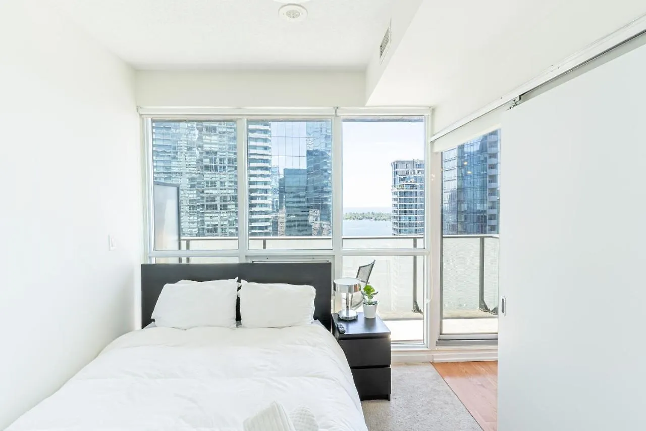 Beautiful Modern Toronto Luxurious Scotiabank Arena Aparthotel 0*,  Canada